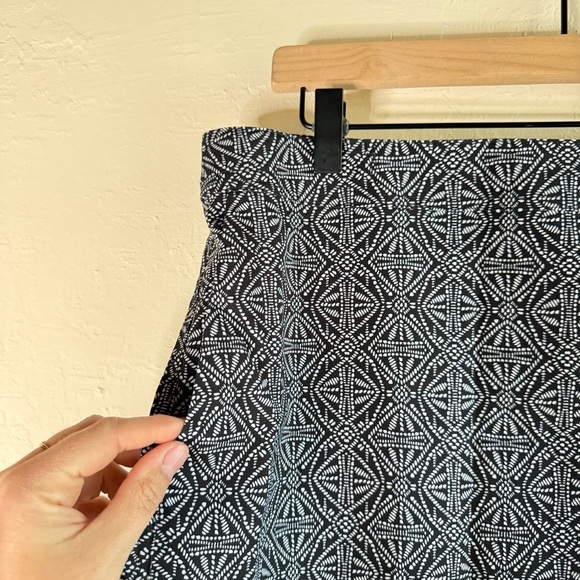 Rip Skirt NWT Hawaii Black Pearl Batik Wrap
Size Large - Picture 3 of 9